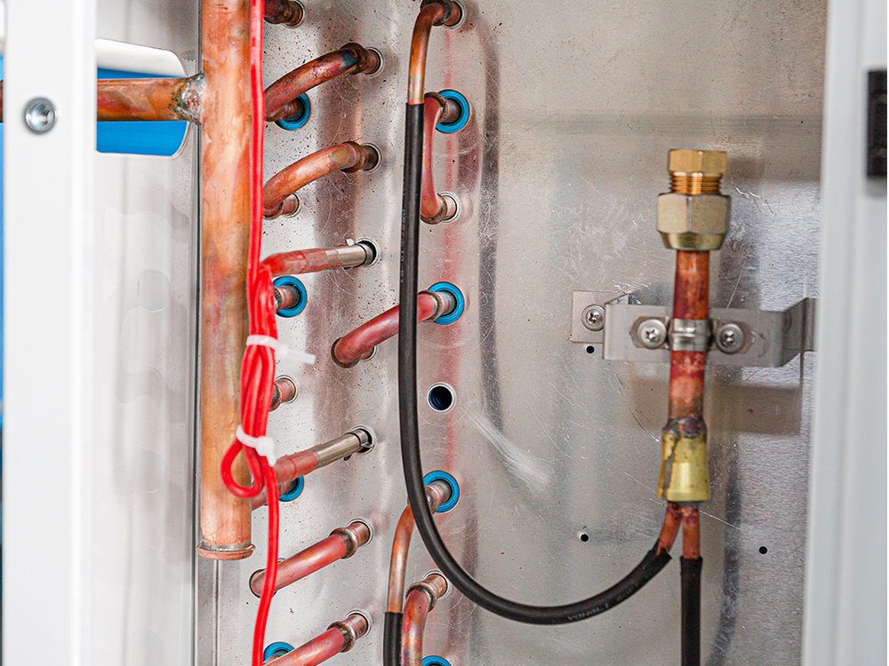 Internal sodium air cooler