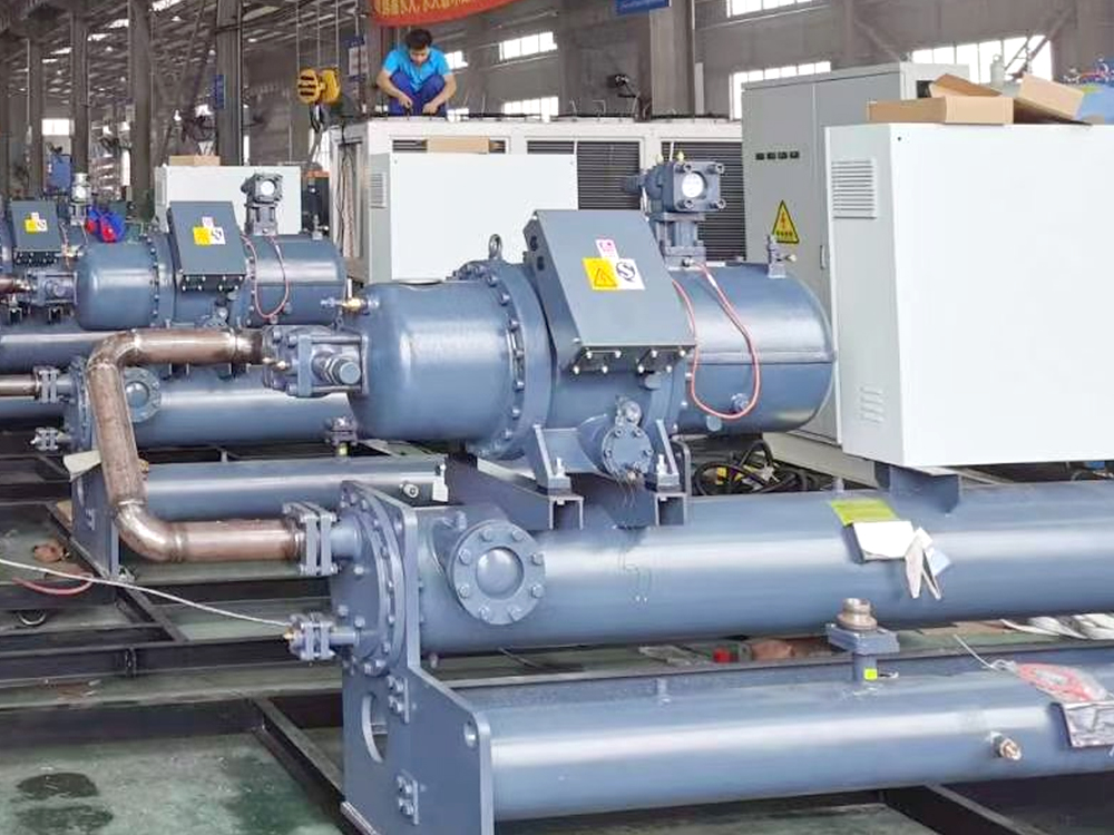 Evaporative cooling chiller