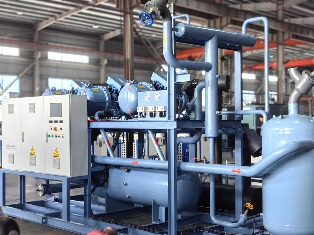 Three parallel screw compressor units